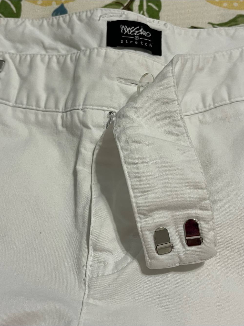 Women’s Mossimo Supply Co. White shorts size 12 11” inseam Bermuda - Picture 8 of 8